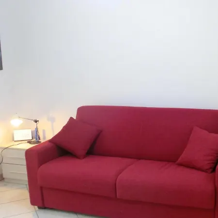 Very Studio With Private Garden And Swimming Pool Appartement